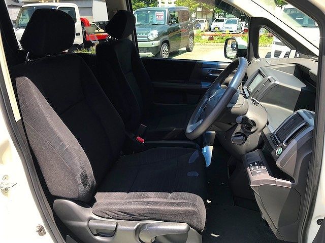 Honda e 2011-11 7058-9