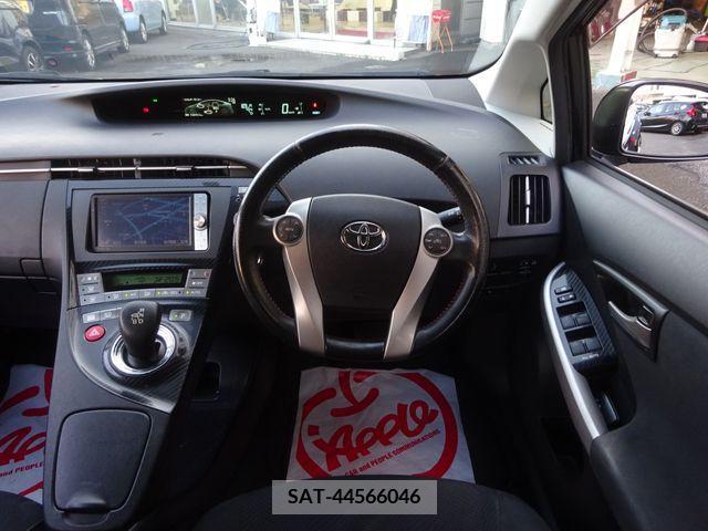 Toyota PRIUS 2013-04 227723-1