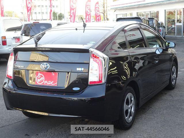 Toyota PRIUS 2013-04 227723-2