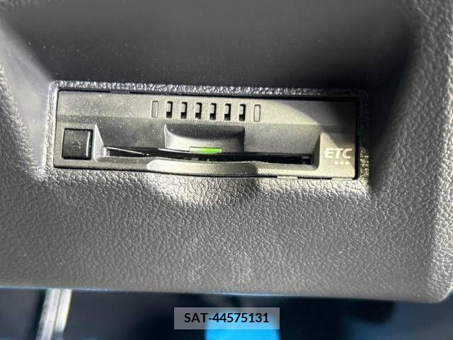 Toyota PRIUS 2019-04 281715-4
