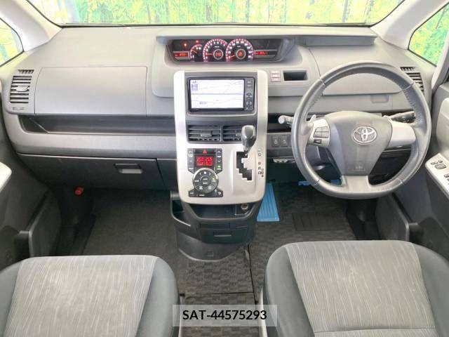 Toyota VOXY 2011-09 248556-1
