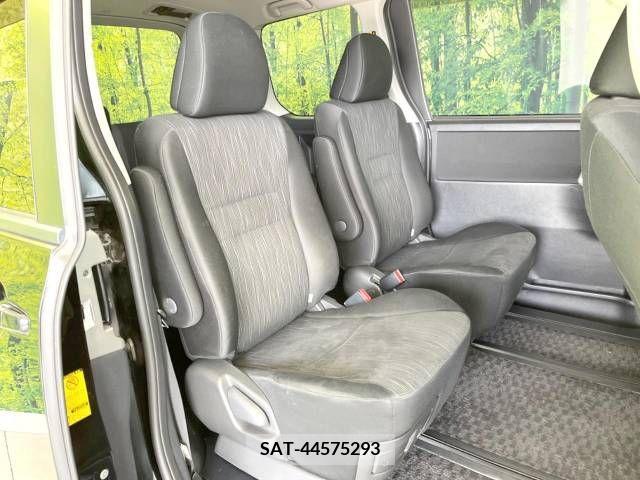 Toyota VOXY 2011-09 248556-9
