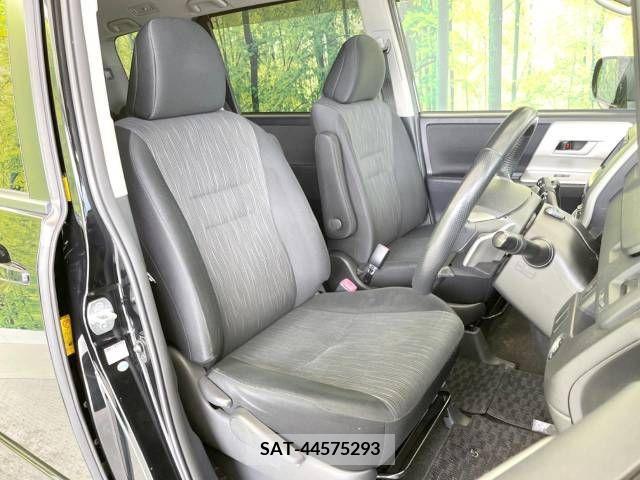 Toyota VOXY 2011-09 248556-8