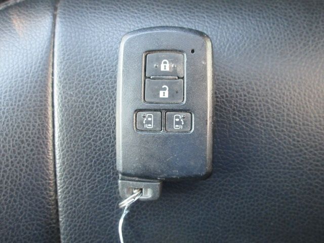 Toyota VOXY 2016-09 1566-26