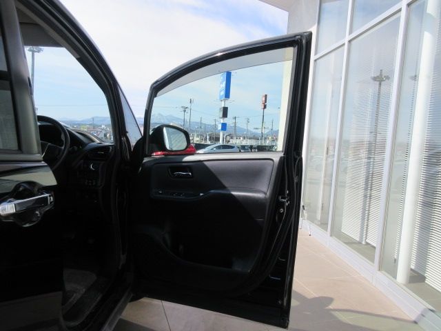 Toyota VOXY 2016-09 1566-11