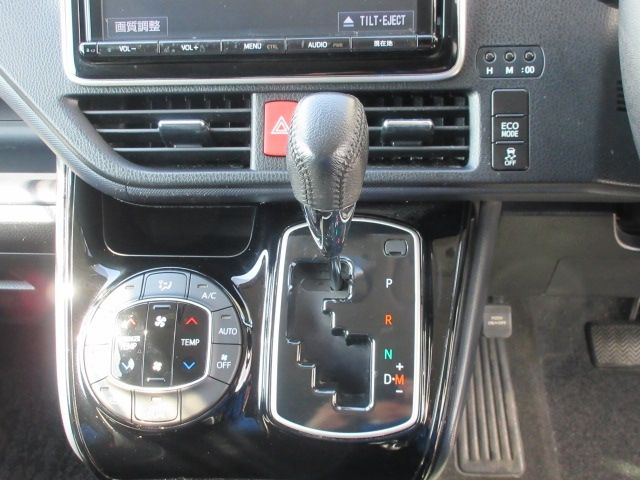 Toyota VOXY 2016-09 1566-25