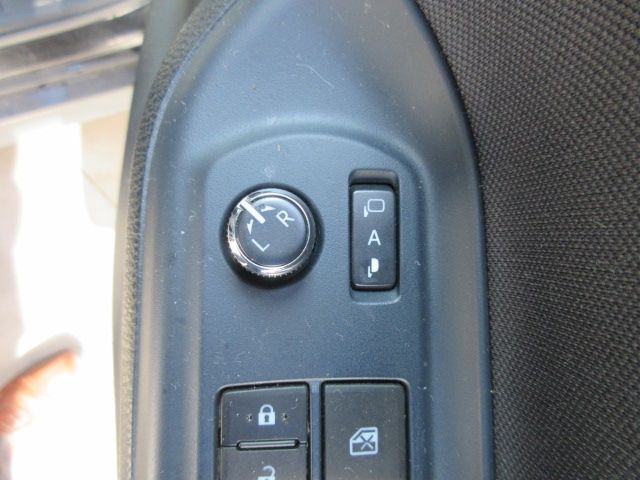 Toyota VOXY 2016-09 1566-18