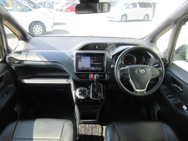 Toyota VOXY 2016-09 1566-7