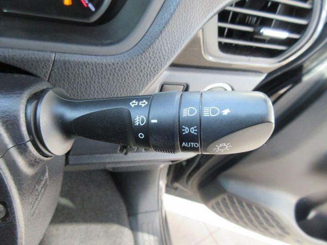 Toyota VOXY 2016-09 1566-19