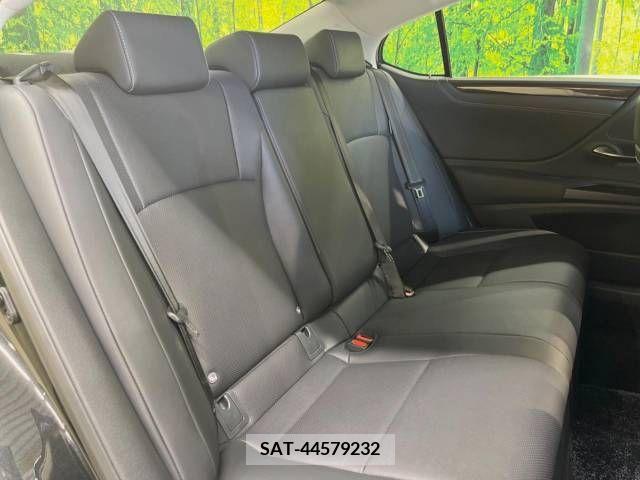 Lexus ES 2019-09 354247-11
