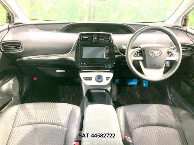 Toyota PRIUS 2017-02 234704-1