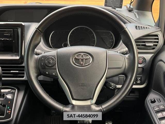 Toyota VOXY 2016-07 335661-12