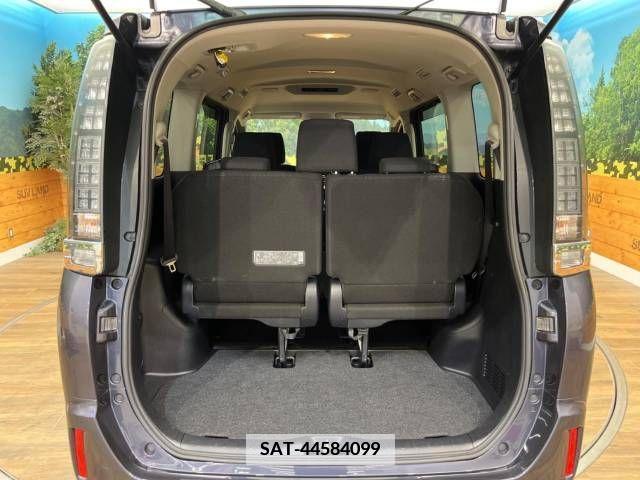 Toyota VOXY 2016-07 335661-11