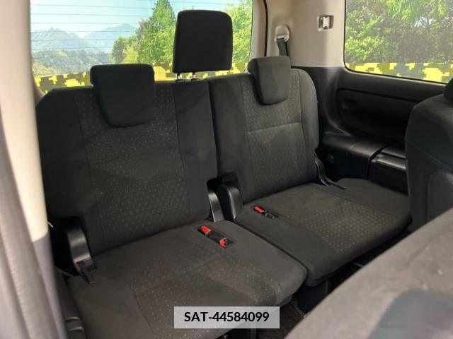 Toyota VOXY 2016-07 335661-10