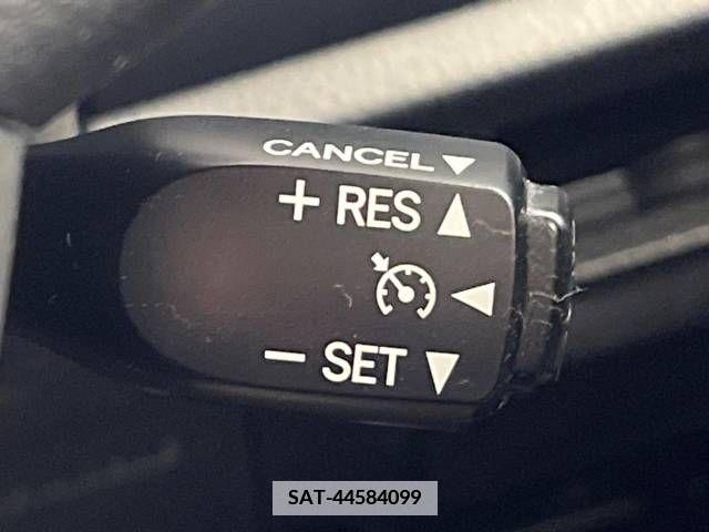 Toyota VOXY 2016-07 335661-4