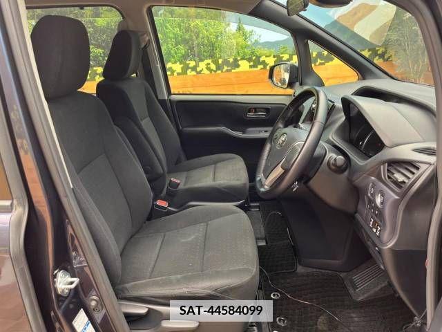 Toyota VOXY 2016-07 335661-8