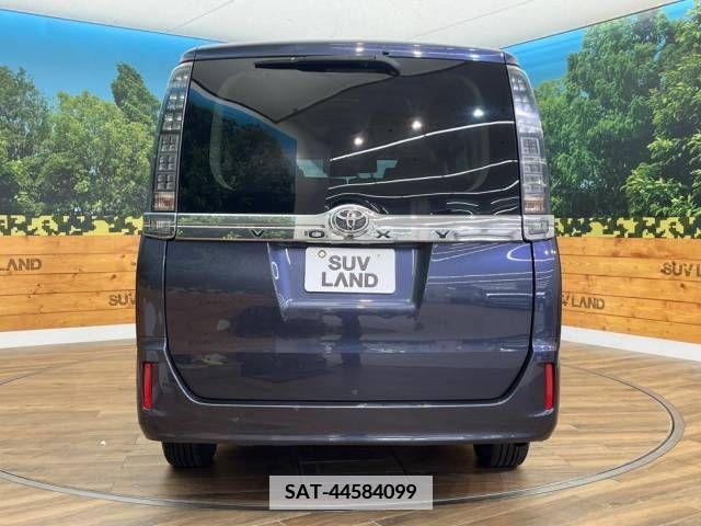 Toyota VOXY 2016-07 335661-16