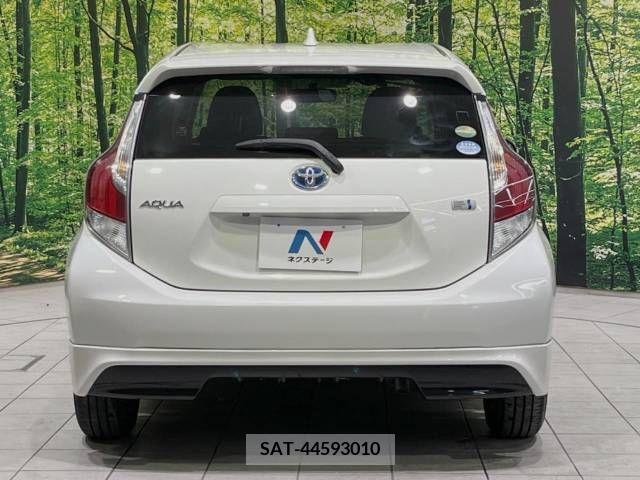 Toyota AQUA 2015-02 374504-15