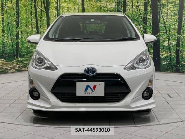 Toyota AQUA 2015-02 374504-14