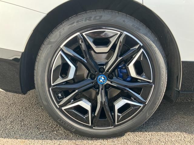 Bmw IX 2023-01 182149-12