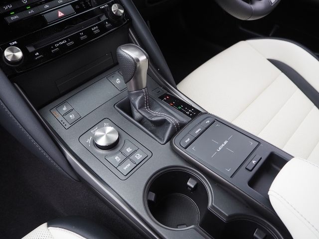 Lexus IS 2021-03 3375-25
