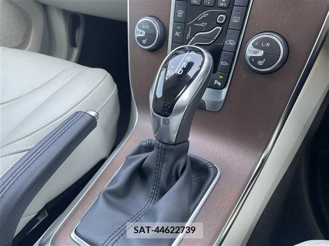 Volvo V40 2017-03 370208-12