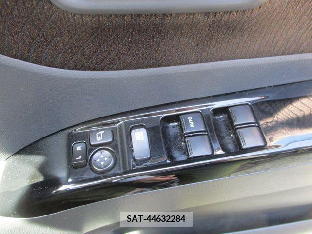 Nissan ROOX 2012-03 297936-12