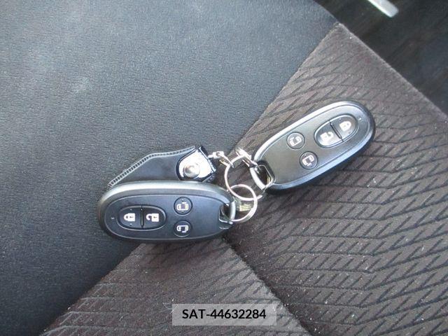 Nissan ROOX 2012-03 297936-18