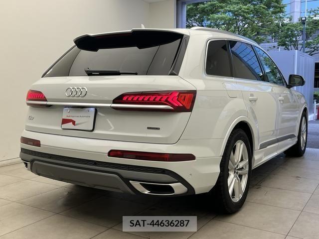 Audi Q7 2023-11 317753-1