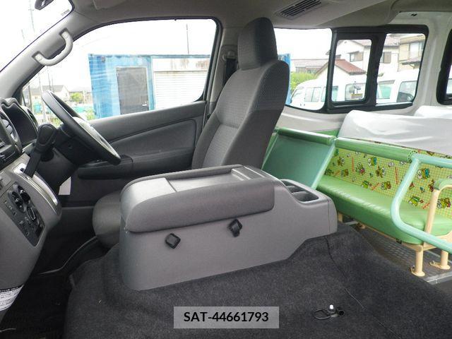 Nissan CARAVAN WAGON 2013-05 264818-4