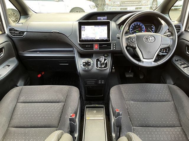 Toyota NOAH HYBRID 2014-12 196285-1