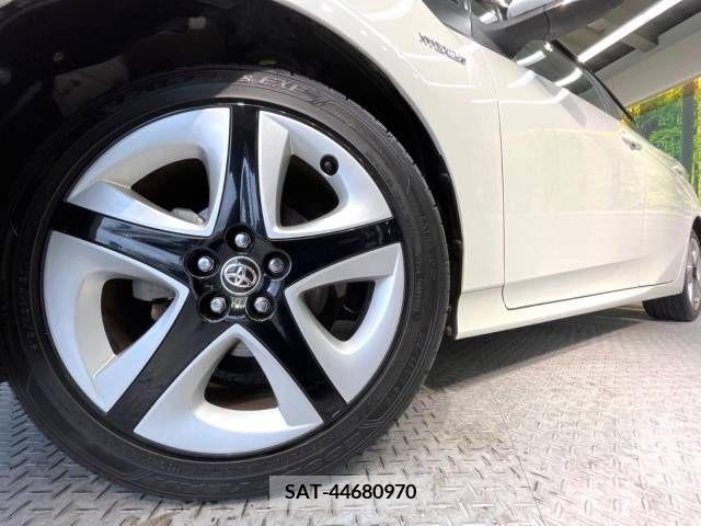 Toyota PRIUS 2018-07 281708-13