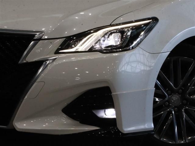 Toyota CROWN SEDAN 2017-06 16136-8