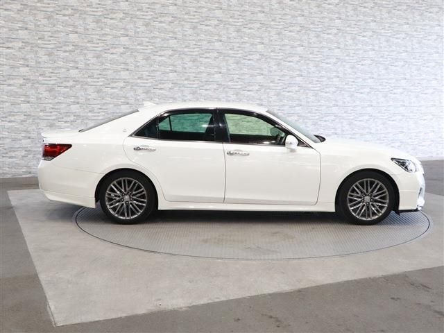 Toyota CROWN SEDAN 2017-06 16136-6