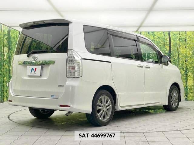 Toyota VOXY 2012-11 338751-18
