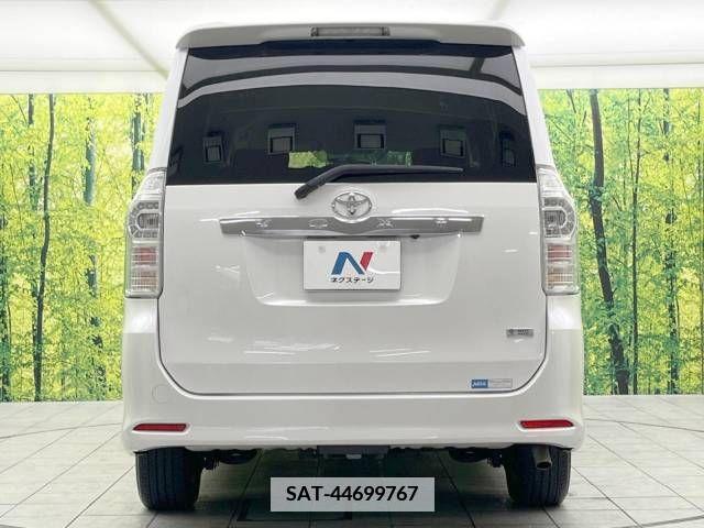Toyota VOXY 2012-11 338751-16