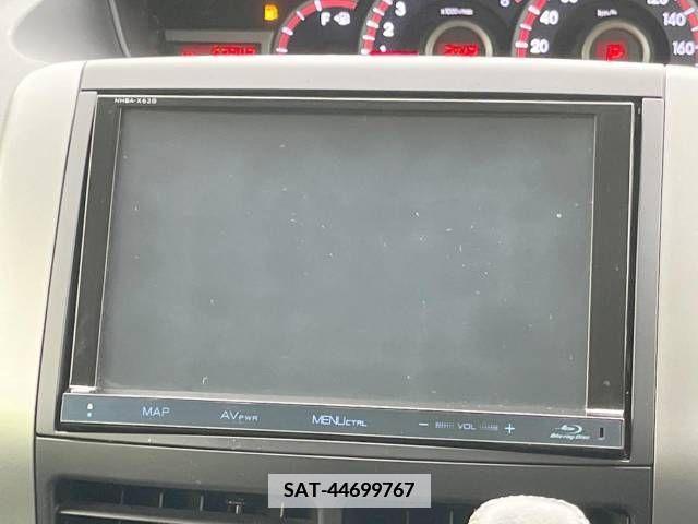 Toyota VOXY 2012-11 338751-3