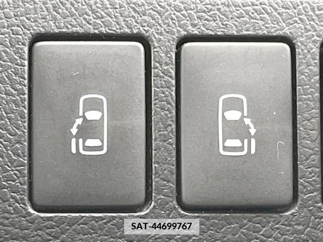 Toyota VOXY 2012-11 338751-2