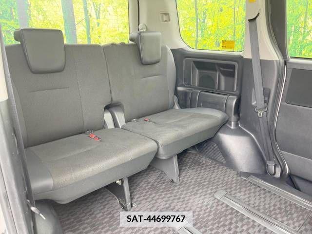 Toyota VOXY 2012-11 338751-10