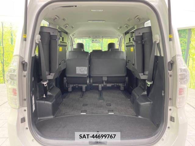 Toyota VOXY 2012-11 338751-11