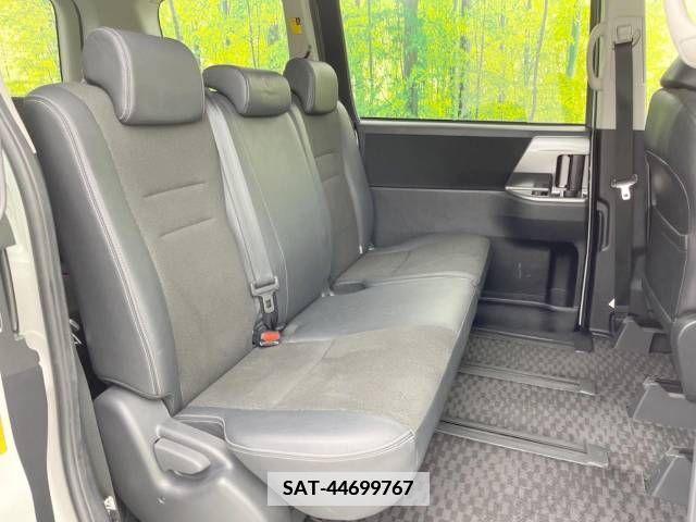 Toyota VOXY 2012-11 338751-9