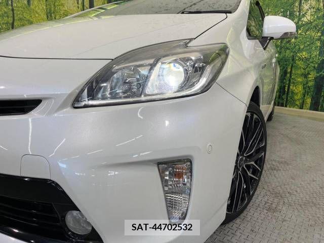 Toyota PRIUS 2014-08 282240-12