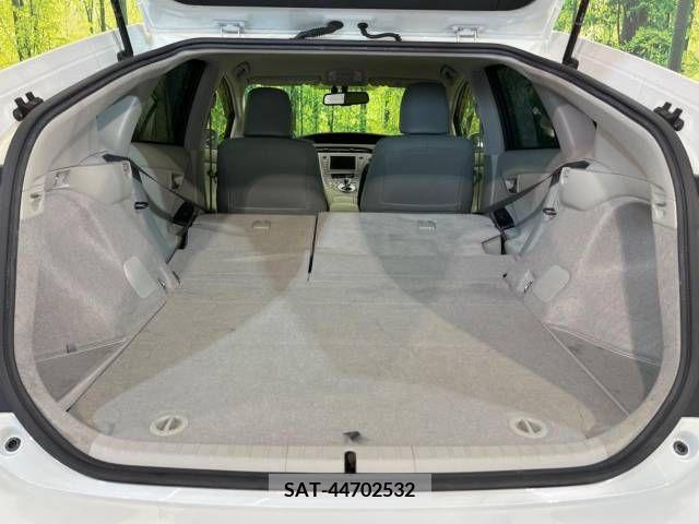 Toyota PRIUS 2014-08 282240-11