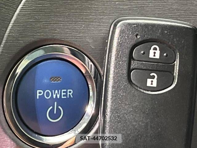 Toyota PRIUS 2014-08 282240-8