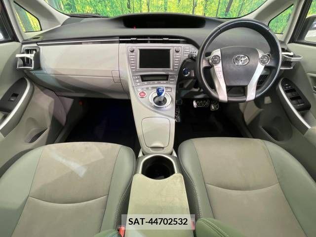Toyota PRIUS 2014-08 282240-1