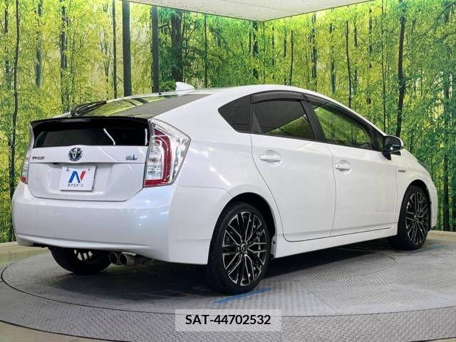 Toyota PRIUS 2014-08 282240-17