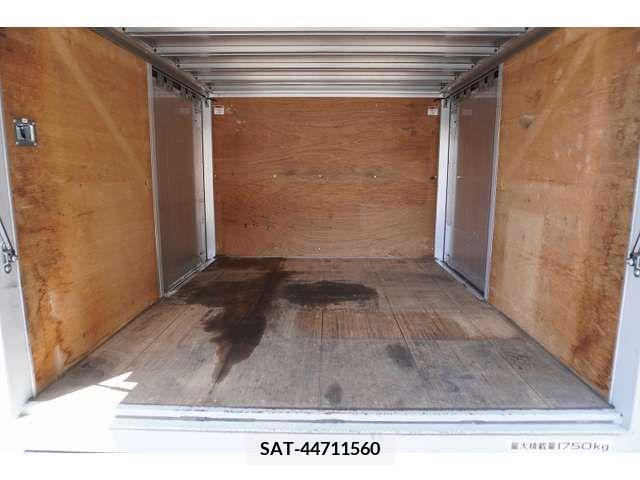 Isuzu ELF TRUCK 2020-05 268335-17