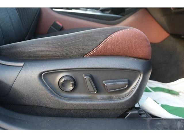Toyota CROWN SEDAN 2018-06 5729-18