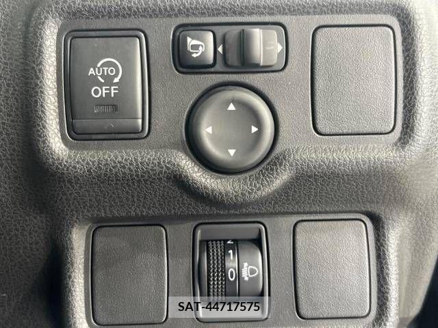 Nissan NOTE 2014-03 337394-6
