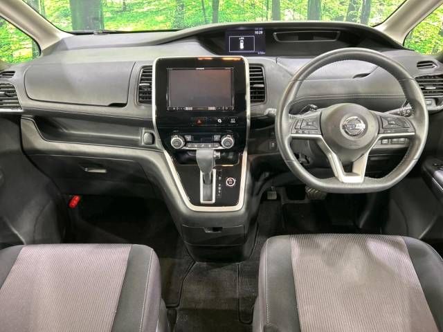 Nissan SERENA 2018-03 9215-1